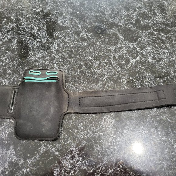 Cell Phone Arm Band - Picture 3 of 4